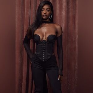 ✨ HOUSE OF CB “MINA” BLACK CORSET – SIZE SMALL ✨